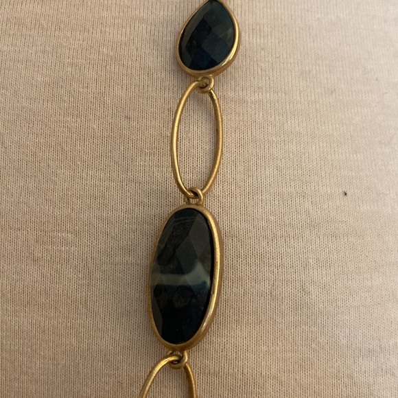 Gold necklace, with green stones - Picture 2 of 5